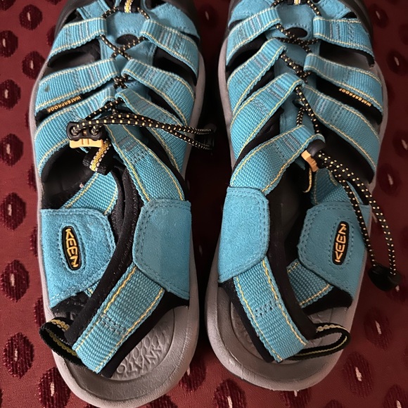 KEEN blue with gold trim sneakers size 11 - Picture 2 of 3